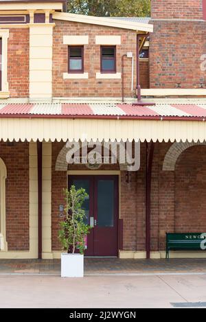 La gare située à côté du front de mer à Newcastle, en Nouvelle-Galles du Sud, en Australie, est une ancienne gare ferroviaire convertie en espace ouvert et en boutiques Banque D'Images