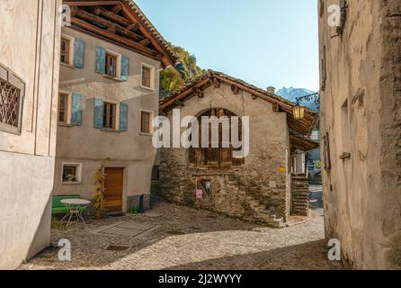 Fermes traditionnelles dans le village de Soglio à Bergell, Grisons, Suisse Banque D'Images