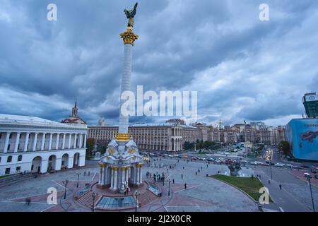 KIEV, UKRAINE, 06 septembre 2017 : place de l'indépendance Maidan Nezalezhnosti à Kiev et mémorial national des héros de la centaine céleste et du revolu Banque D'Images