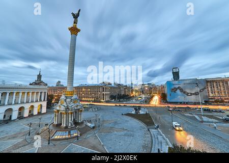 KIEV, UKRAINE, 06 septembre 2017 : place de l'indépendance Maidan Nezalezhnosti à Kiev et mémorial national des héros de la centaine céleste et du revolu Banque D'Images