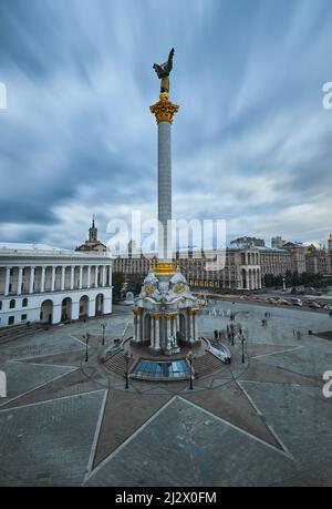 KIEV, UKRAINE, 06 septembre 2017 : place de l'indépendance Maidan Nezalezhnosti à Kiev et mémorial national des héros de la centaine céleste et du revolu Banque D'Images