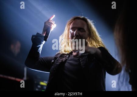 Copenhague, Danemark. 03rd avril 2022. Le groupe suédois de Death Metal Mélodique Dark Tranquility donne un concert à Pumpehuset à Copenhague. Ici, la chanteuse Mikael Stanne est vue en direct sur scène. (Crédit photo : Gonzales photo/Alamy Live News Banque D'Images