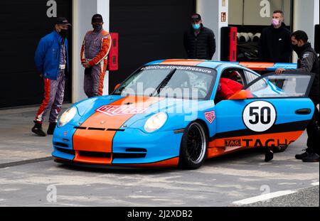 TAG Heuer Porsche 911 GT3 Cup car dans le Pitstop à l'hippodrome d'Ascari à Ronda - Circuito Ascari Resort Banque D'Images