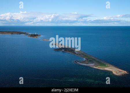 Küste und Leuchtturm Lange Erik im Norden der Insel Öland im Osten von Schweden von oben BEI sonne Banque D'Images