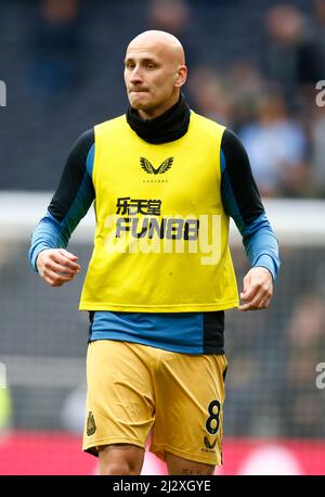 Londres, Angleterre - AVRIL 03 : Jonjo Shelvey de Newcastle United pendant l'échauffement avant le match pendant la première League entre Tottenham Hotspur et Newcas Banque D'Images