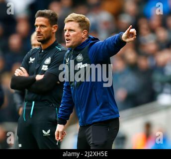 Londres, Angleterre - AVRIL 03: L'entraîneur adjoint de L-R Jason Tindall et le directeur de Newcastle United Eddie Howe pendant Premier League entre Tottenham Hotsp Banque D'Images