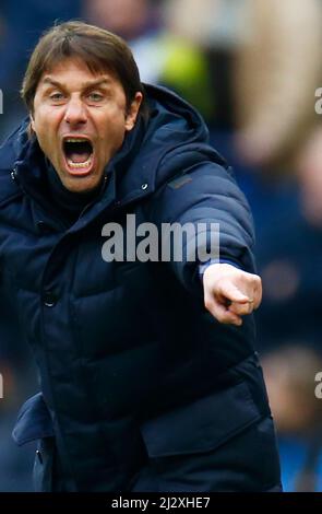 Londres, Angleterre - AVRIL 03 : Antonio Conte, directeur de Tottenham Hotspur, pendant la première ligue entre Tottenham Hotspur et Newcastle United à Tottenham Banque D'Images