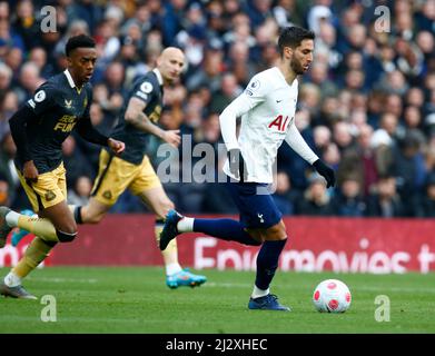 Londres, Angleterre - AVRIL 03:Rodrigo Bentancur de Tottenham Hotspur pendant la première ligue entre Tottenham Hotspur et Newcastle United à Tottenham H. Banque D'Images