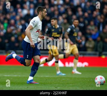 Londres, Angleterre - 03 AVRIL : Harry Winks de Tottenham Hotspur pendant la première ligue entre Tottenham Hotspur et Newcastle United à Tottenham Hotspur Banque D'Images