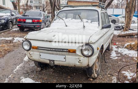 Russie, Vladivostok, 21 mars 2022. Ancienne voiture ZAZ-968M, produite par Ukrainian ZAZ (usine de construction automobile de Zaporizhzhia). Les vieilles voitures et leur destin. Li Banque D'Images