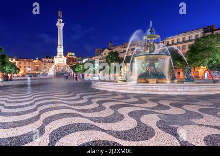 Lisbonne, Portugal cityscape at Place Rossio de nuit. Banque D'Images