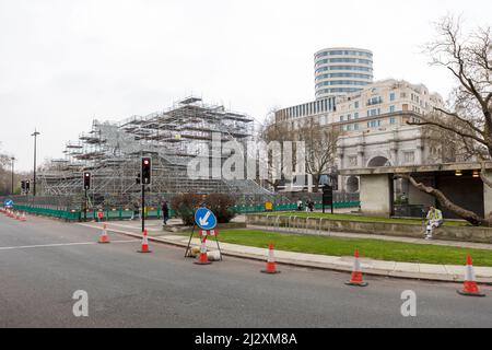 Le Marble Arch Mound, qui a pris 6m GBP pour construire, prendra encore 660 000 GBP pour enlever. Photos prises le 29th mars 2022. © Belinda Jiao Banque D'Images