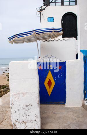 Une maison sur la plage dans le village de Taghazout Banque D'Images