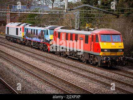 DB Schenker Light loco Move - 67008, 90024 et 90019 en direction du sud après Cathiron nr Rugby. 67008 peint dans le schéma transport pour le pays de Galles. Banque D'Images