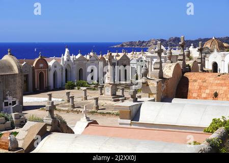 Bonifacio, Corse-du-Sud: Voûtes du cimetière marin (Campu Santu) situé sur le plateau de Bosco, à quelques pas de l'église Saint-François (sa Banque D'Images