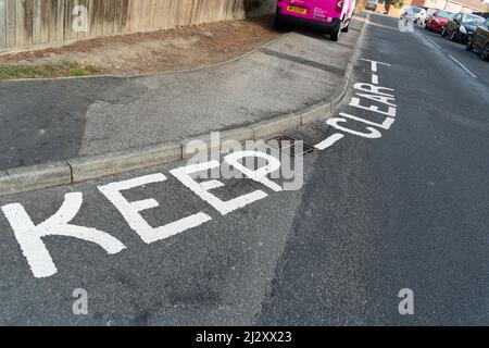 Pas d'attente, pas de stationnement, véhicules, autoriser l'accès, routes latérales, bloque les jonctions, garde à l'écart, garde à l'écart des obstructions, accès requis, juridiquement applicable Banque D'Images