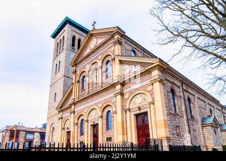 Façade ou mur extérieur d'un bâtiment religieux chrétien. La basilique Saint-Paul est la plus ancienne congrégation catholique romaine de la ville. L'église Banque D'Images