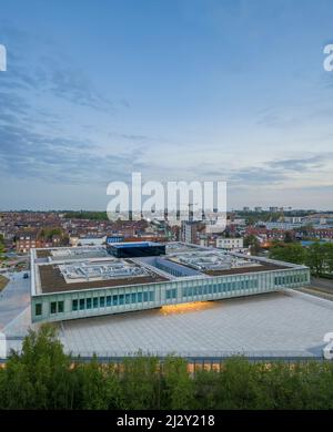 Façade extérieure vue aérienne. Chambres de Commerce - Chambre de métiers et de l'Artisanat, Lille, France. Architecte: KAAN, 2019. Banque D'Images