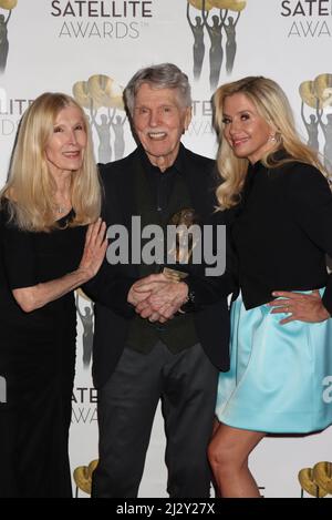 Mirjana Van Blaricom, Tom Skerritt, Mira Sorvino 04/02/2022 Photocall 26th annuel satellite Awards au W Hollywood à Hollywood, CA. Photo de I. Hasegawa / HNW / PictureLux Banque D'Images