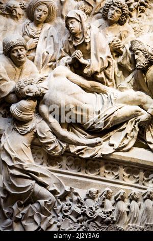 Mort du Christ. Détail d'une sculpture en pierre tombale. Banque D'Images