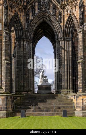 Monument Scott. Canon EOS R5, RF24-105mm F4 L IS USM à 50mm, ISO 100, 1/320s à f/8. AVR Banque D'Images