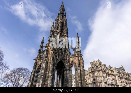 Monument Scott. Canon EOS R5, RF24-105mm F4 L IS USM à 24mm, ISO 100, 1/400s à f/8. AVR Banque D'Images