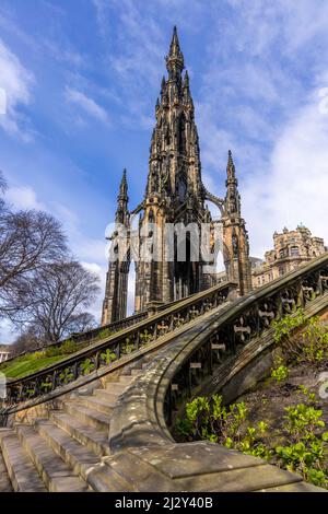 Monument Scott. Canon EOS R5, RF24-105mm F4 L IS USM à 24mm, ISO 100, 1/400s à f/8. AVR Banque D'Images