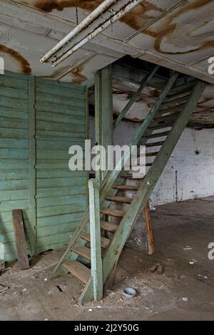 Intérieur abandonné avec escalier. 55 Great Suffolk Street, Londres, Royaume-Uni. Architecte: Hawkins Brown Architects LLP, 2019. Banque D'Images