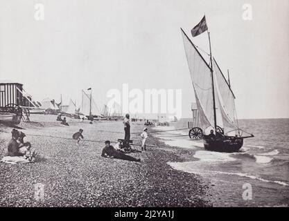 Aldeburgh, Suffolk, Angleterre, vu ici au 19th siècle. De la côte, un album de photos de photos du chef des lieux d'intérêt de la mer en Grande-Bretagne et en Irlande publié Londres, 1895, par George Newnes Limited. Banque D'Images