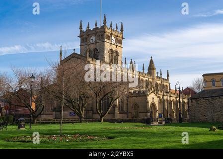 Extérieur de l'église paroissiale de Wigan, construite en 1781, le matin du printemps. Wigan, Angleterre. Banque D'Images