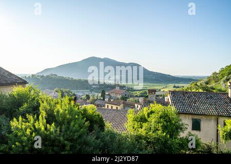 Vue extérieure sur Arqua Pertrarca, l'un des plus beaux villages d'Italie, Vénétie, Italie Banque D'Images