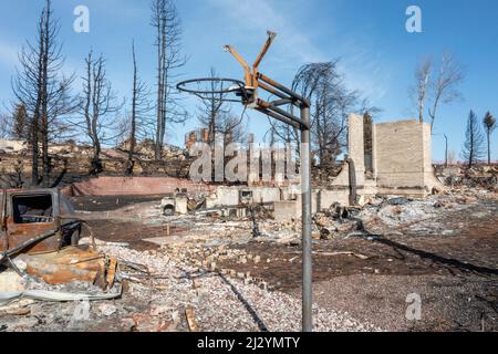 Louisville, Colorado - les vestiges après le Marshall Fire, le feu de forêt le plus destructeur du Colorado, qui a détruit 1 000 maisons en décembre 2021. Le fi Banque D'Images