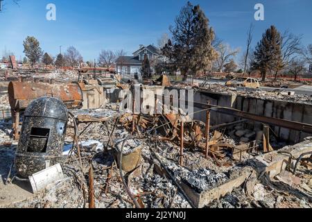 Louisville, Colorado - les vestiges après le Marshall Fire, le feu de forêt le plus destructeur du Colorado, qui a détruit 1 000 maisons en décembre 2021. Le fi Banque D'Images