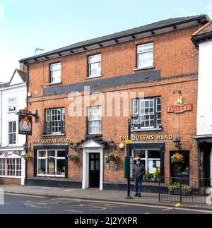 The Queens Head - a Fuller's public House - The Borough, Farnham, Surrey, Angleterre, Royaume-Uni. Banque D'Images