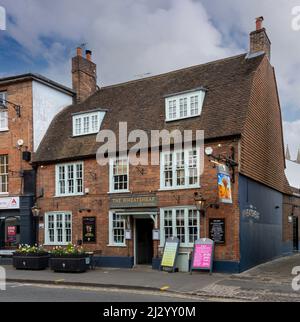 The Wheatsheaf - une maison publique Shepherd Neame - West Street, Farnham, Surrey, Angleterre, Royaume-Uni Banque D'Images