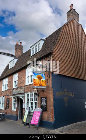 The Wheatsheaf - une maison publique Shepherd Neame - West Street, Farnham, Surrey, Angleterre, Royaume-Uni Banque D'Images