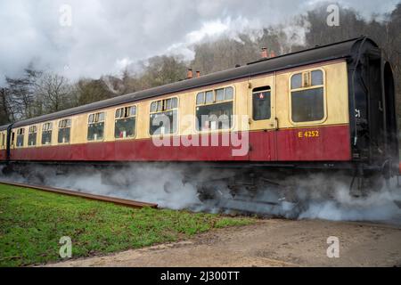 Santa Special train, Moorlander, train à vapeur sur un chemin de Pickering à Grosmont en passant par la station Levisham dans North York Moors UK Banque D'Images