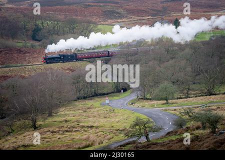 Santa Special train, Moorlander, train à vapeur sur un chemin de Pickering à Grosmont en passant par la station Levisham dans North York Moors UK Banque D'Images