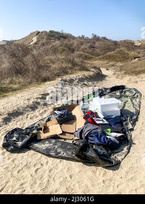 Bateau de migrants, dune de Parrot - dune du Perroquet, Bray-Dune, Nord, hauts-de-France, France Banque D'Images