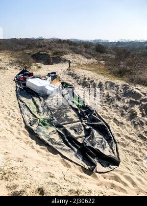 Bateau de migrants, dune de Parrot - dune du Perroquet, Bray-Dune, Nord, hauts-de-France, France Banque D'Images