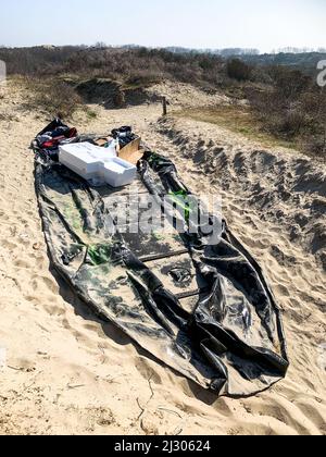 Bateau de migrants, dune de Parrot - dune du Perroquet, Bray-Dune, Nord, hauts-de-France, France Banque D'Images