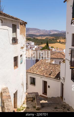 Maisons blanches dans une rue historique étroite de Ronda, Espagne Banque D'Images