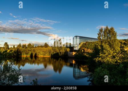 Voûte en verre d'Arktikum, musée dans le centre de Rovaniemi, en Finlande. Banque D'Images