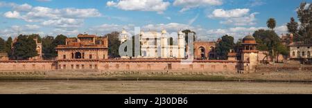 Agra, Inde. Itimad-ud-Daulah, tombe de Mirza Ghiyas Beg, ministre en chef et beau-père de l'empereur Jahangir. Construit en 1622-28. Banque D'Images