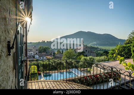 Vue extérieure sur Arqua Pertrarca, l'un des plus beaux villages d'Italie, Vénétie, Italie Banque D'Images