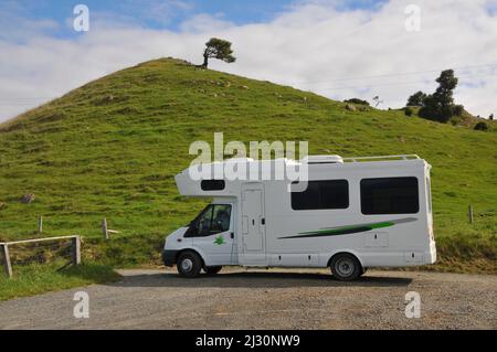 Campeurs dans un parking sur l'île du Sud, Nouvelle-Zélande Banque D'Images