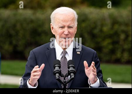 Washington, États-Unis. 04th avril 2022. Le président Joe Biden parle lors d'un événement sur le Plan d'action pour le camionnage de l'administration. Crédit : SOPA Images Limited/Alamy Live News Banque D'Images