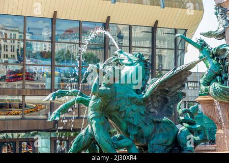 Leipzig, Allemagne - 4 août 2015: Fontaine avec un nom de Mendebrunnen à Leipzig, centre-ville, Allemagne, été Banque D'Images