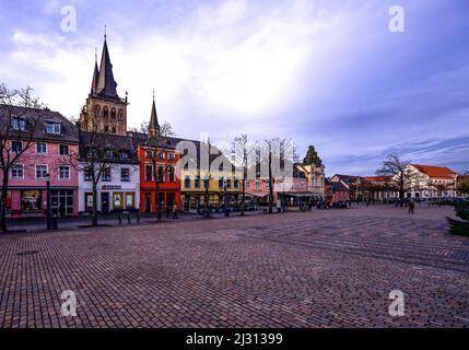 Place du marché avec cathédrale Saint-Victor à Xanten, Basse-Rhin, Rhénanie-du-Nord-Westphalie, Allemagne Banque D'Images