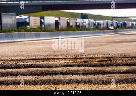 Grand chantier de construction sur le A8 près de Merklingen, cours de surface asphaltée, plus de deux cours de base cours de reliure et un cours de surface, cours de port, autoroute allemande, Banque D'Images
